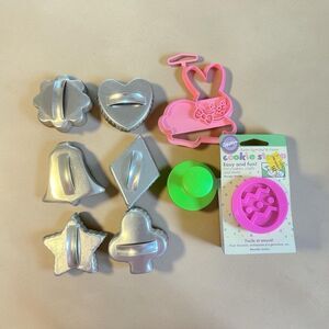 Aluminum cookie cutters plus 2 cookie stamps and a plastic cookie cutter